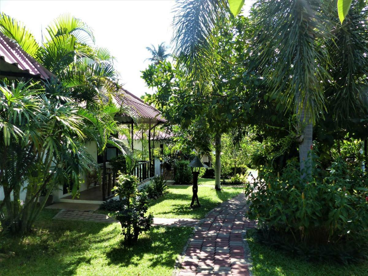 Bee Nat Garden Resort Bang Rak Beach  Exterior foto